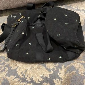 Universal threads duffel bag black floral